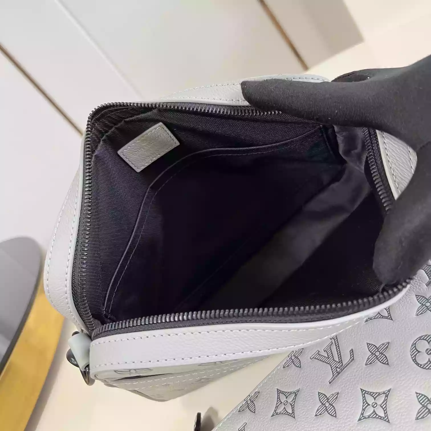 TRIO MESSENGER BAG GREY MONOGRAM SHADOW LEATHER M46603 – LW267