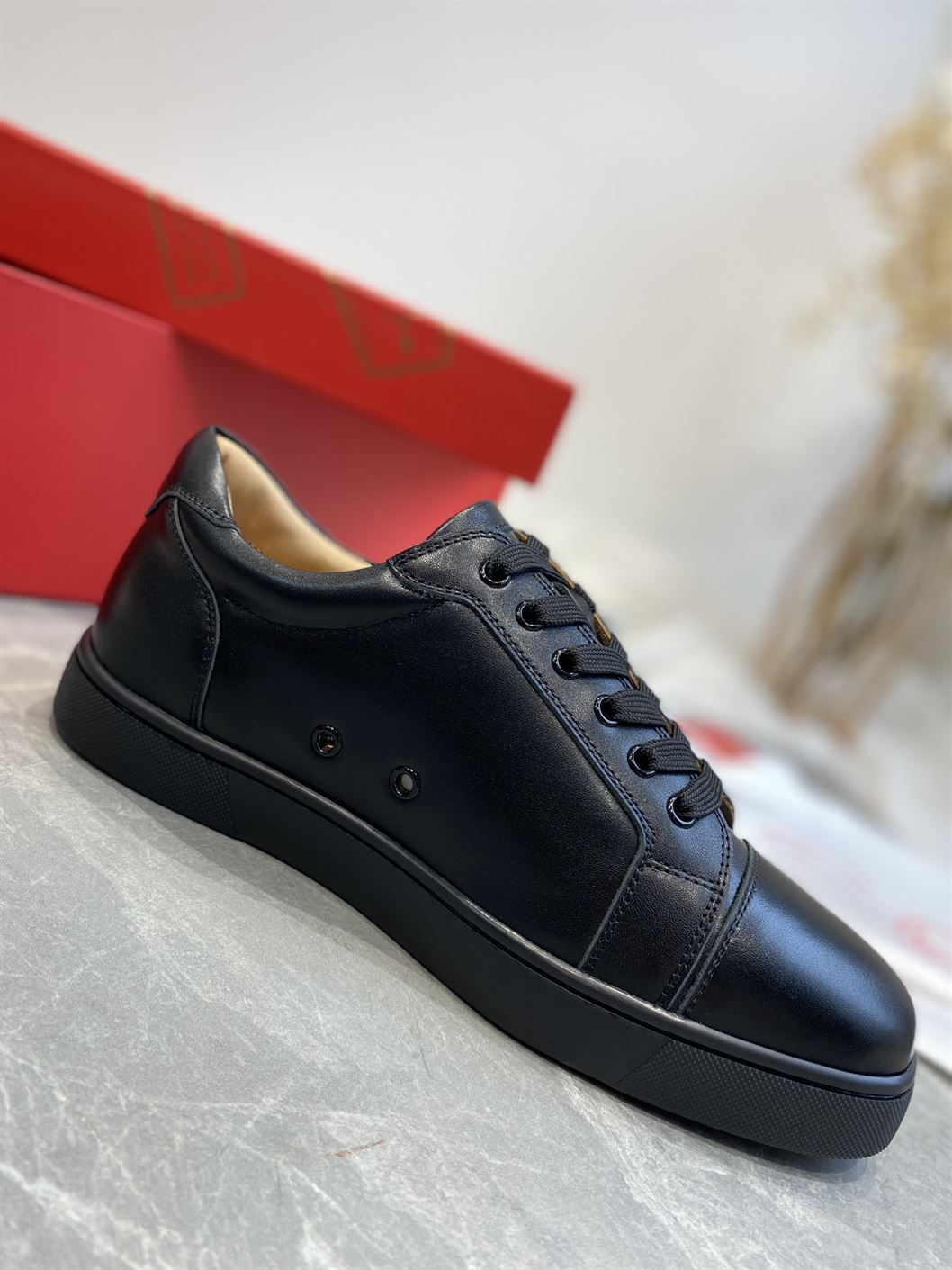 CHRISTIAN LOUBOUTIN LOUIS JUNIOR SNEAKERS – CLS032