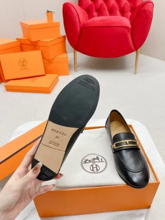 Hermes Women’s Colette Loafers in Black Leather – HM069