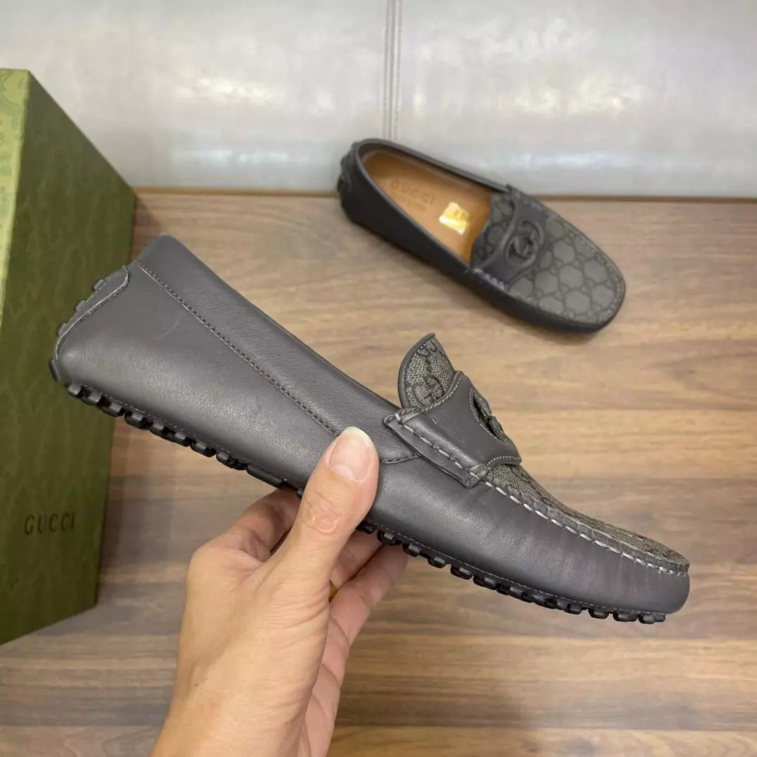 MEN’S INTERLOCKING G DRIVER GREY LEATHER – GL107