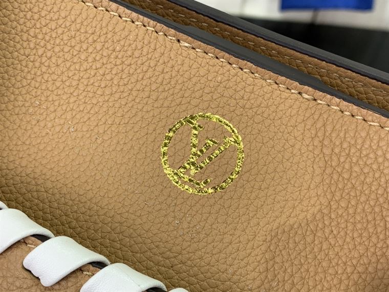 LOUIS VUITTON ON MY SIDE MM BROWN HIGH END LEATHERS – LW083