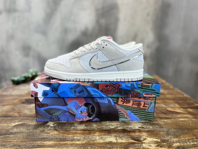 NIKE ZOOM DUNK LOW PRO SB ‘SUMMIT WHITE’ SNEAKER – NSN001