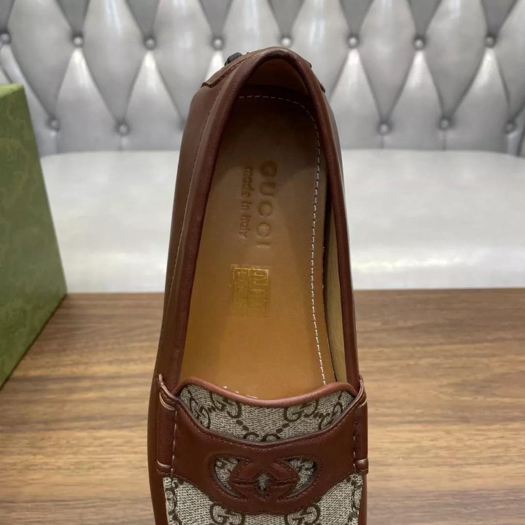 MEN’S INTERLOCKING G DRIVER BROWN LEATHER – GL105