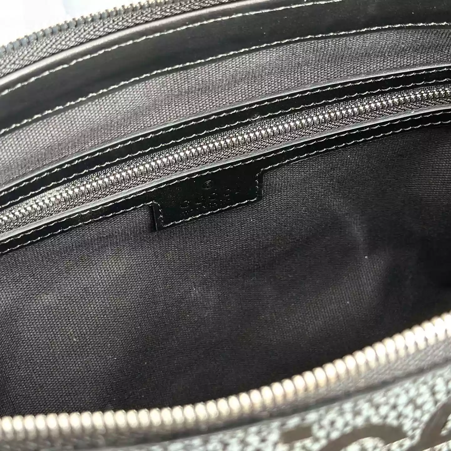 GG jumbo medium crossbody bag in grey and black GG leather – BG079