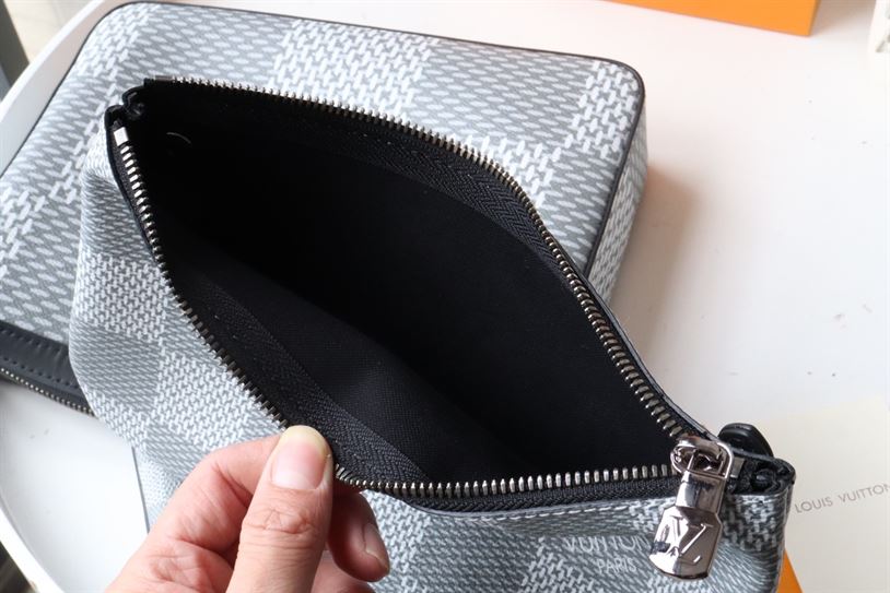 LOUIS VUITTON TRIO MESSENGER BAG – LVB026