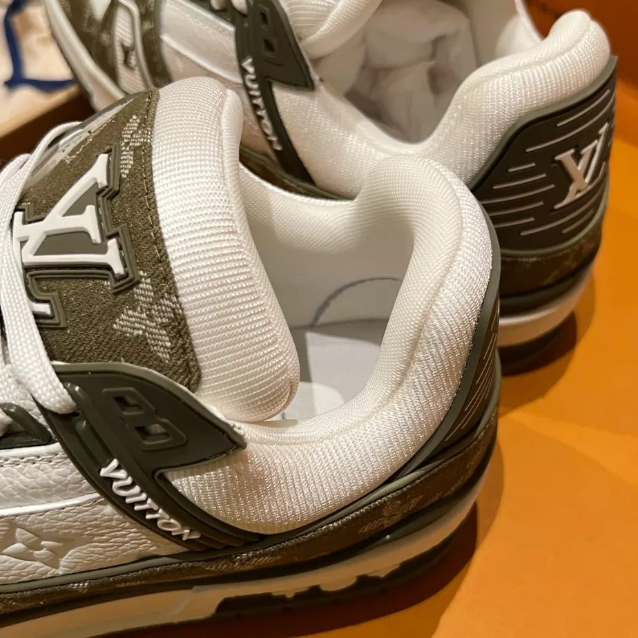 LOUIS VUITTON TRAINER SNEAKER – LVS242