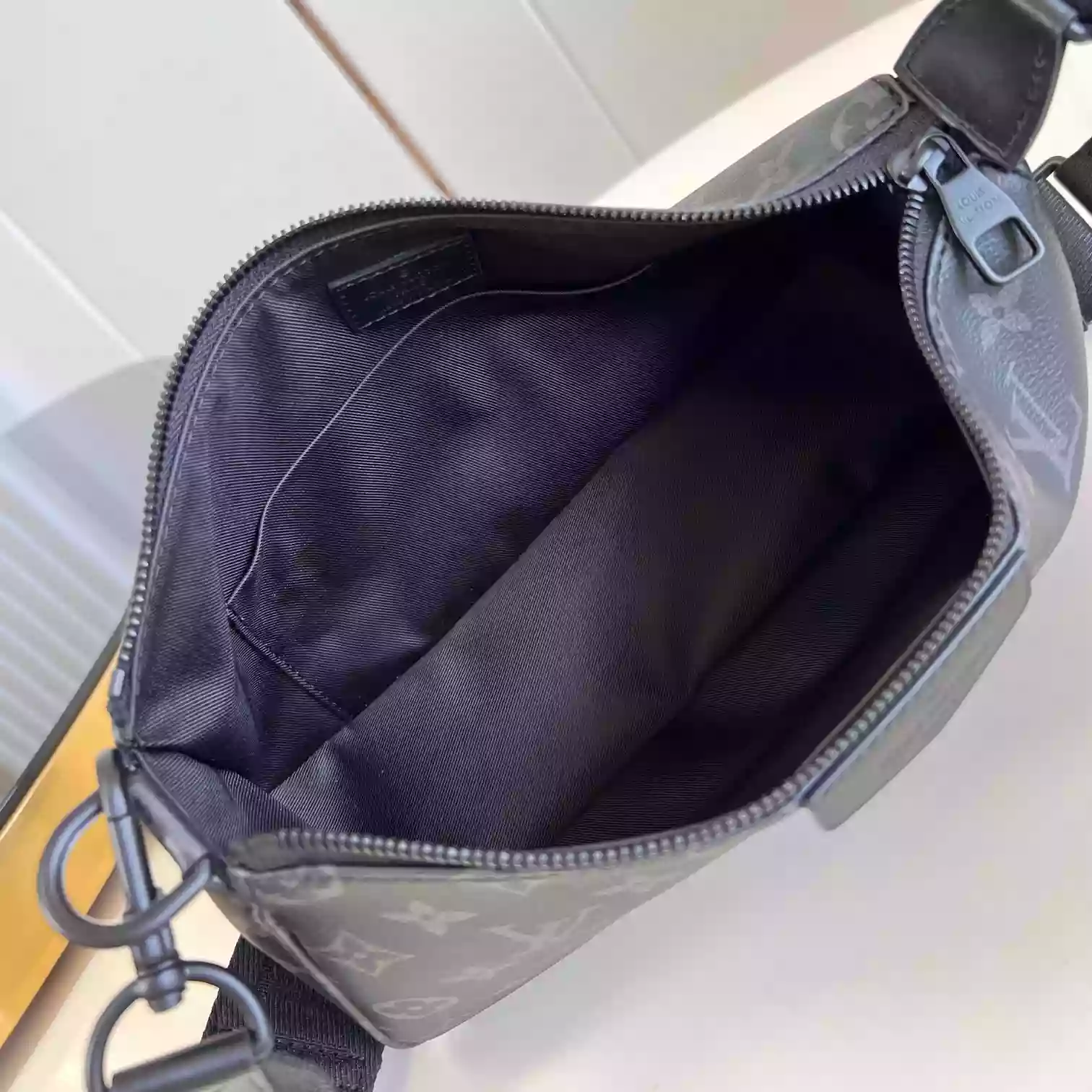 POCHETTE ACCESSOIRE XL BLACK MONOGRAM ECLIPSE CANVAS M11741 – LW445