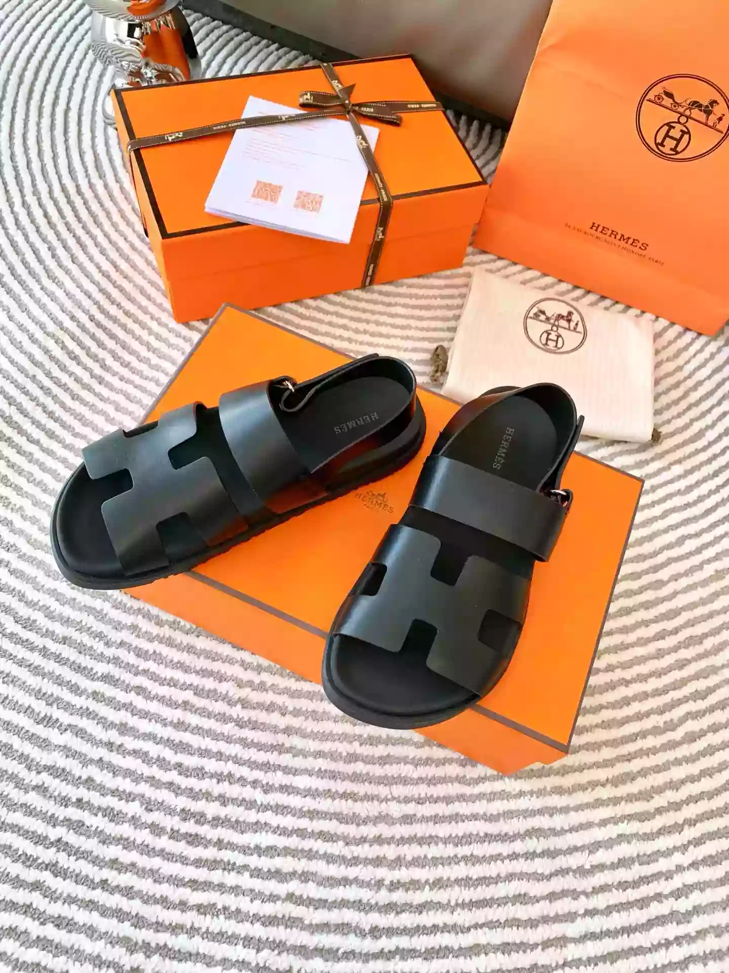 HERMES MEN’S GENIUS SANDALS IN BLACK CALFSKIN – HMSD003