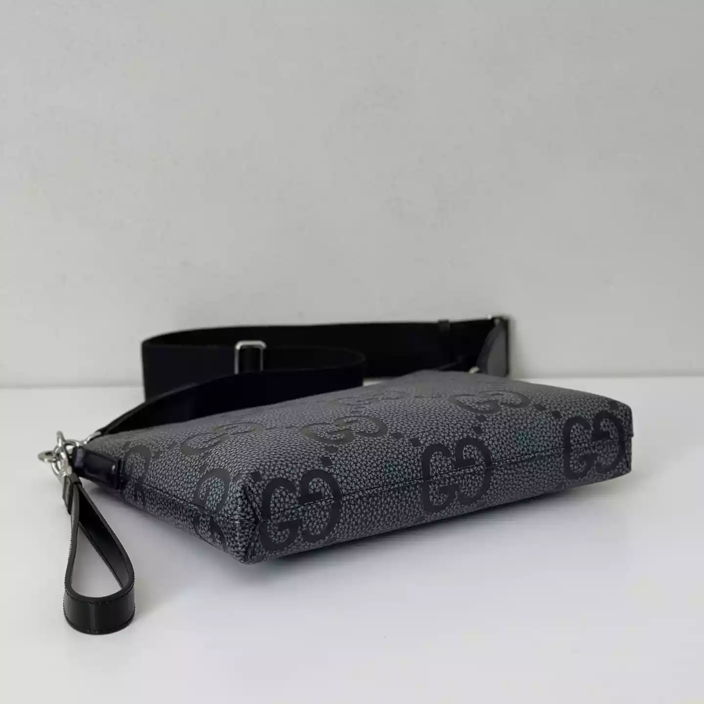 GG jumbo medium crossbody bag in grey and black GG leather – BG079