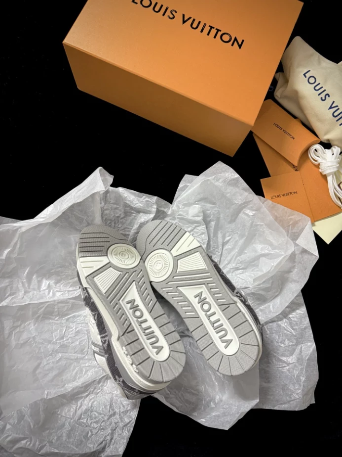 LOUIS VUITTON TRAINER SNEAKER – LVS252