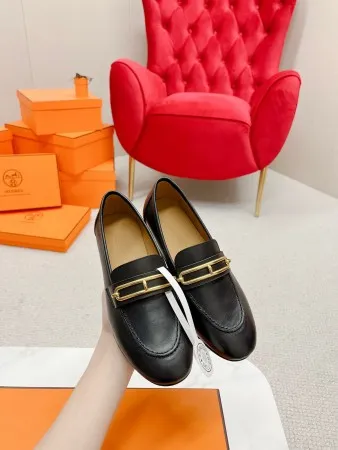 Hermes Women’s Colette Loafers in Black Leather – HM069