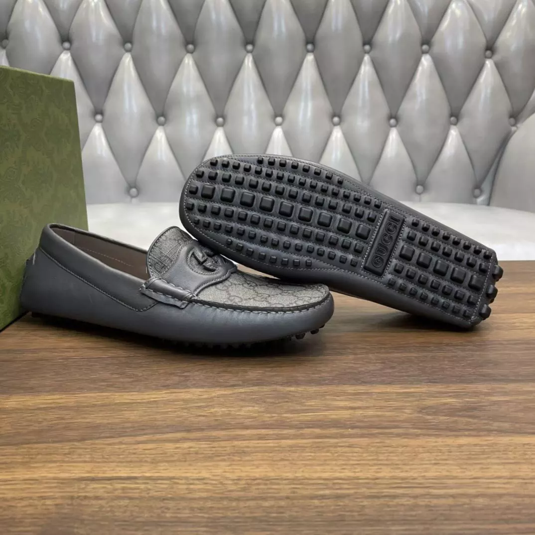 MEN’S INTERLOCKING G DRIVER GREY LEATHER – GL107