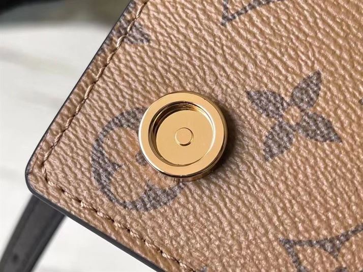 LOUIS VUITTON LV BOOK CHAIN WALLET – LW137