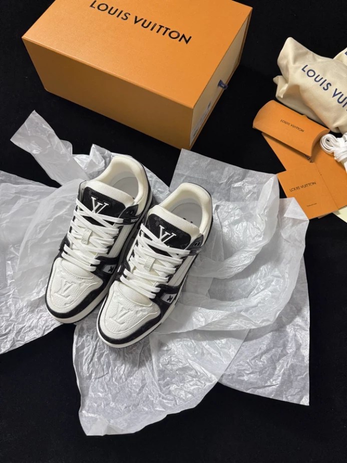 LOUIS VUITTON TRAINER SNEAKER – LVS251