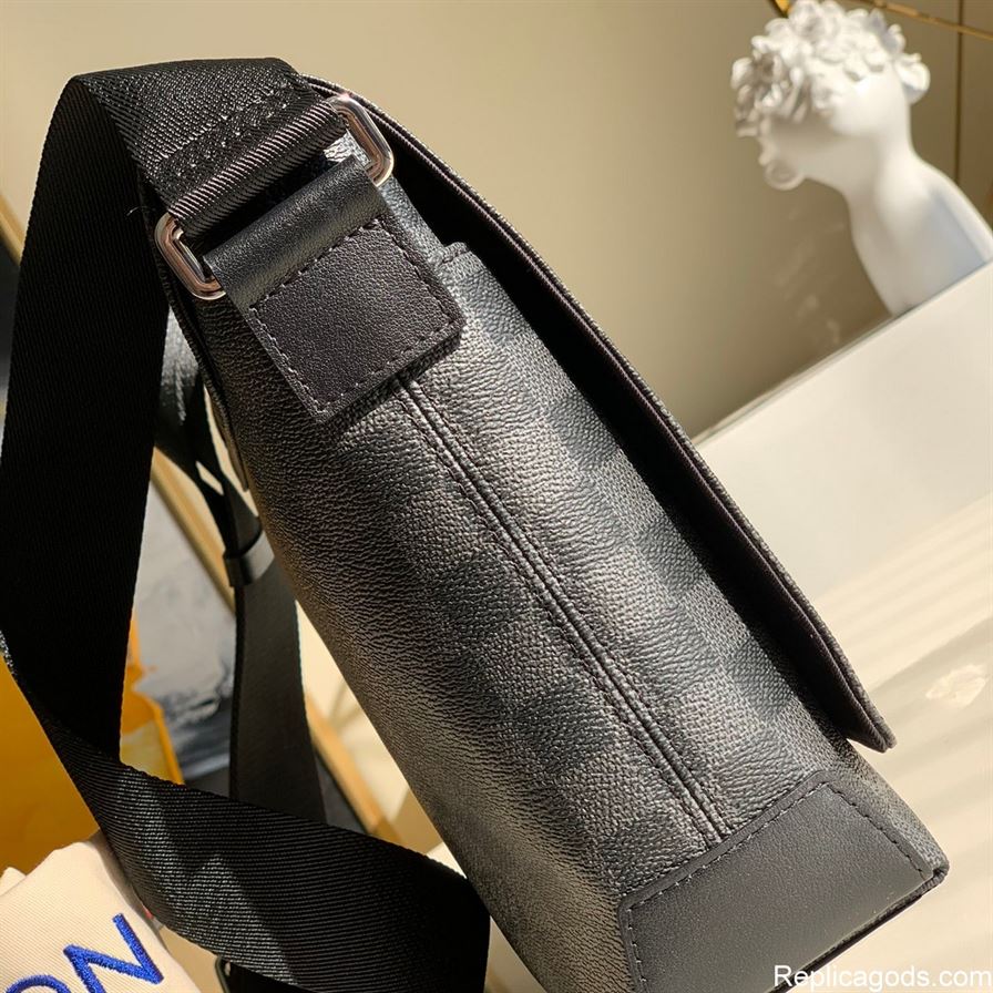 LOUIS VUITTON DISTRICT PM DAMIER GRAPHITE CANVAS – LVB004