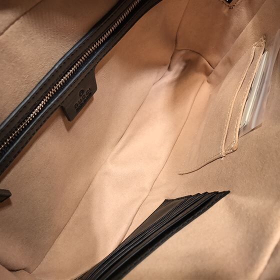 GUCCI GG SUPREME CLUTCH – BG028