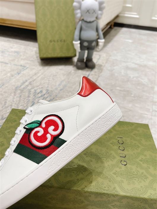 GUCCI INTERLOCKING G SNEAKERS – GCC094