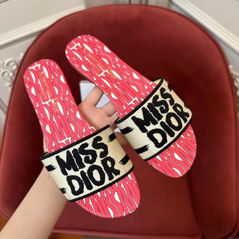 DIOR DWAY SLIDE – DS027