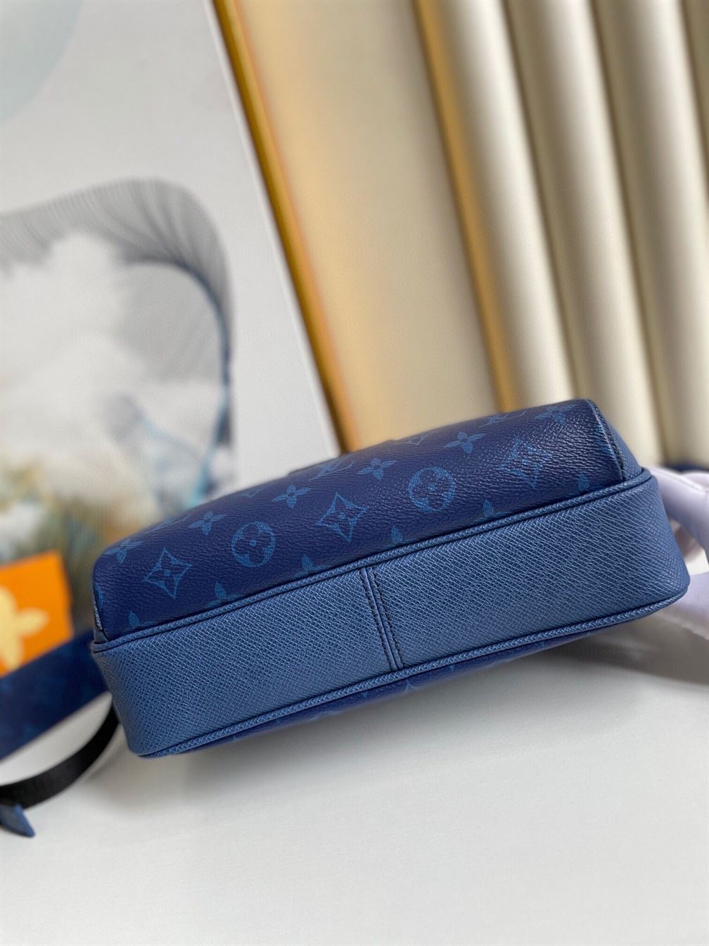 LOUIS VUITTON OUTDOOR MESSENGER – LVB019