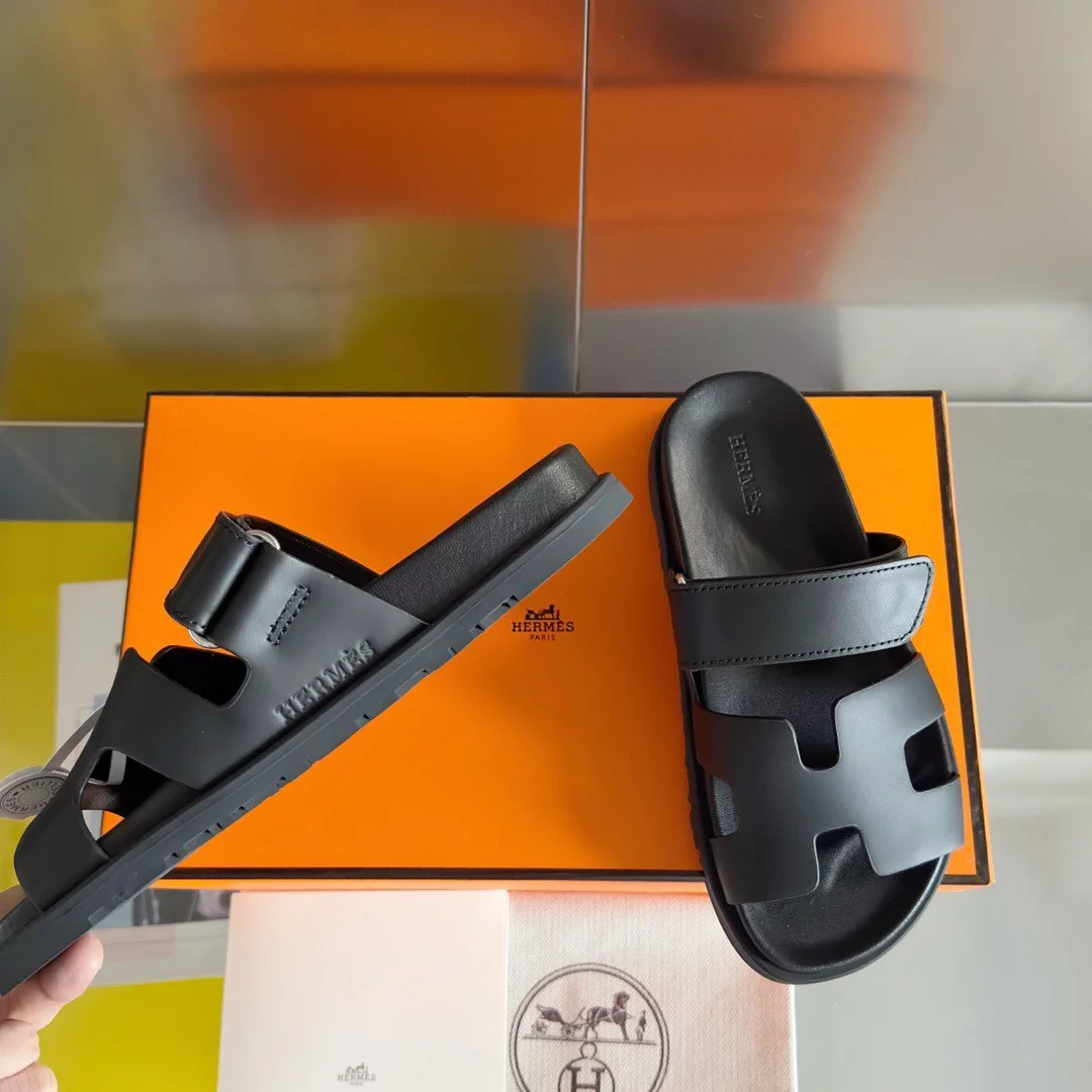 HERMES MEN’S CHYPRE SANDALS IN BLACK CALFSKIN – HMSD007