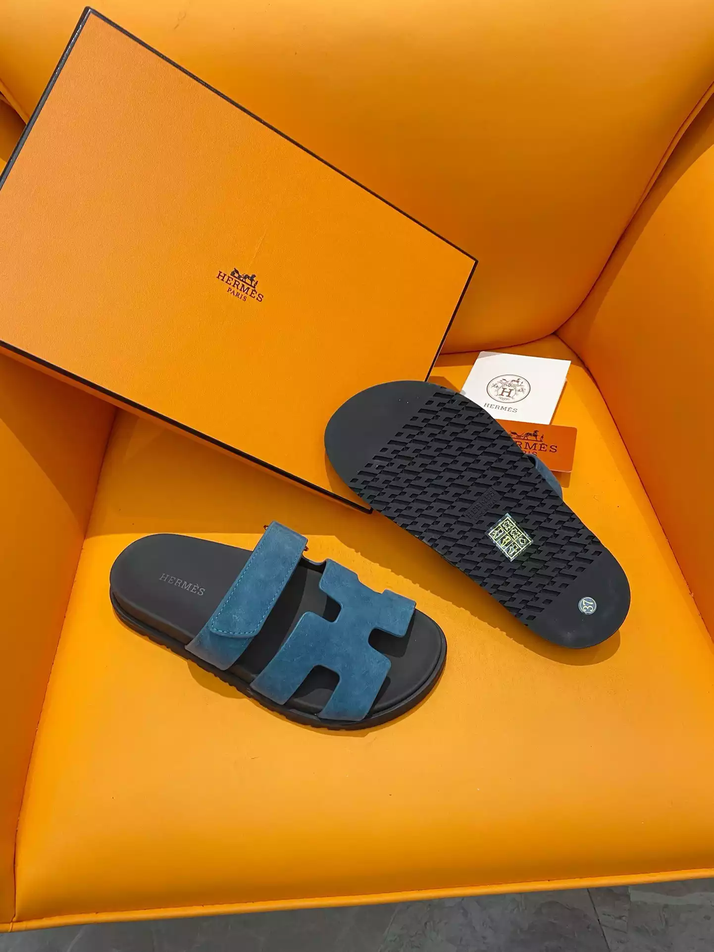 HERMES MEN’S CHYPRE SANDALS IN BLUE SUEDE CALFSKIN – HMSD010