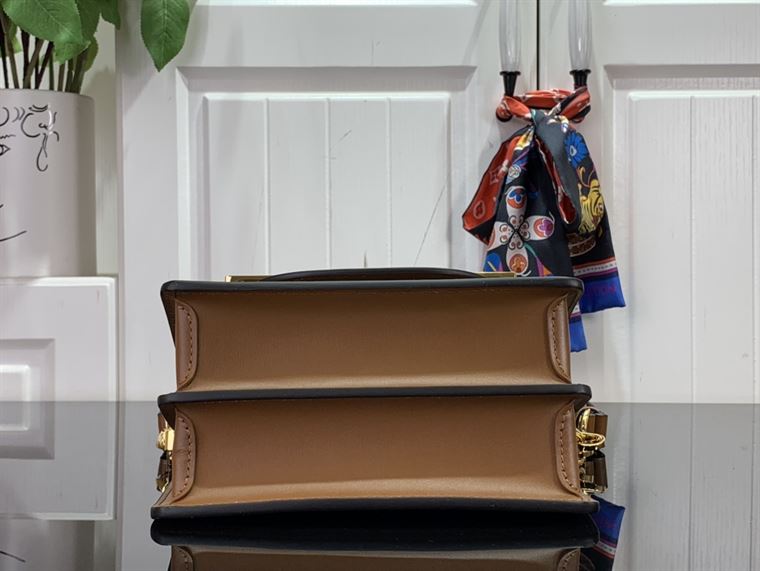 LOUIS VUITTON MINI DAUPHINE LOCK XL – LW096