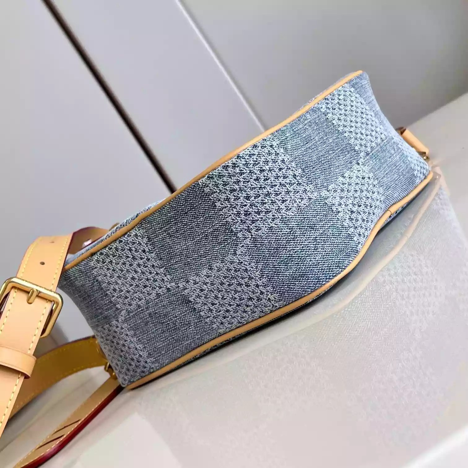 CHESS MESSENGER BLUE DAMIER DENIM 3D CANVAS N40706 – LW444