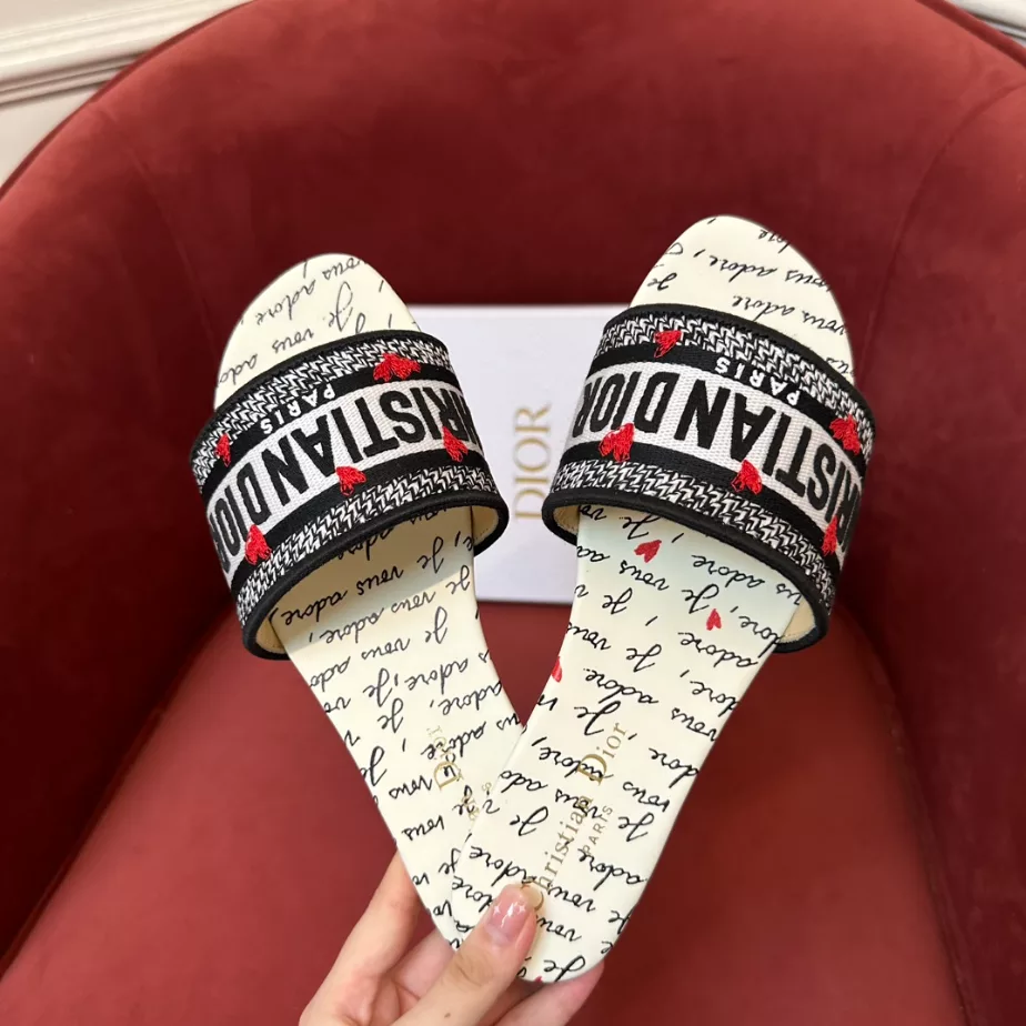 DIOR DWAY SLIDE – DS032