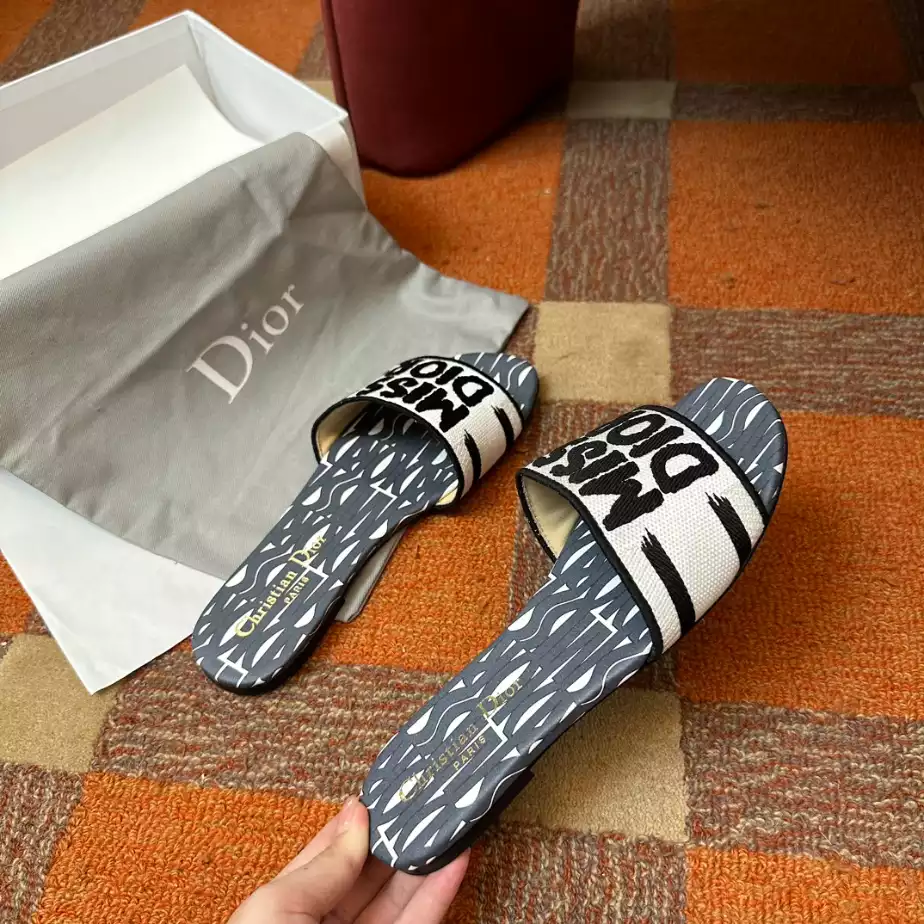 DIOR DWAY SLIDE – DS034