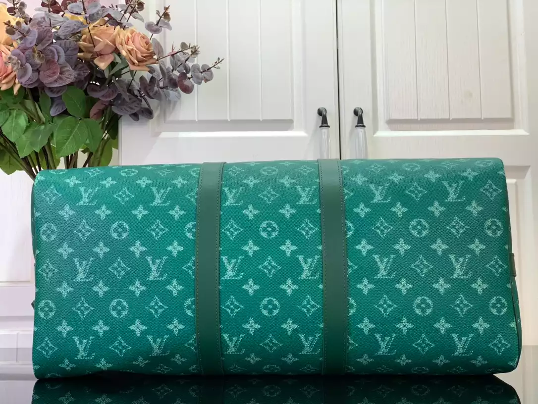Louis Vuitton Keepall Bandoulière 50 Bag in Green – LW174