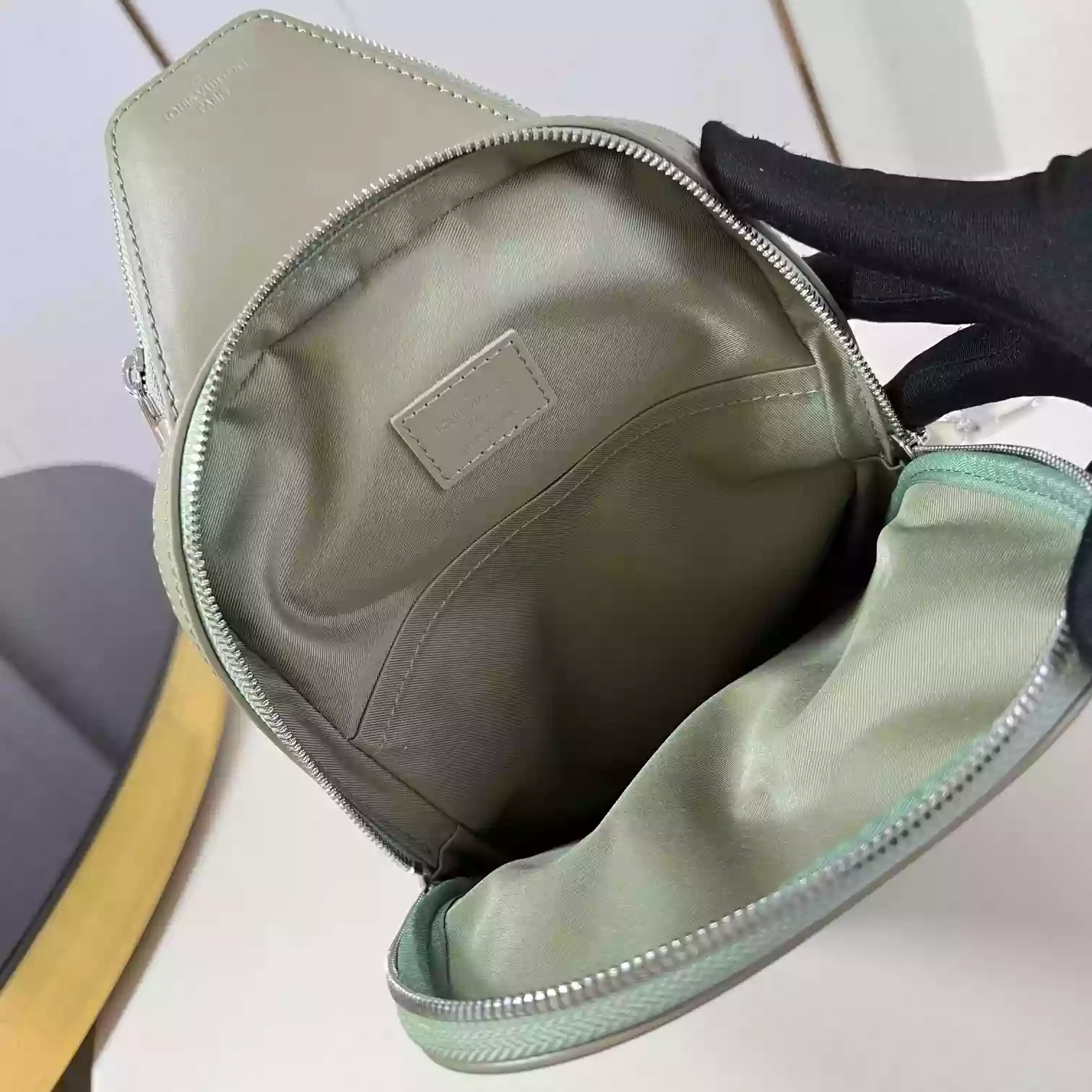 AVENUE SLINGBAG KHAKI MONOGRAM GRADIENT CANVAS M11702 – LW295