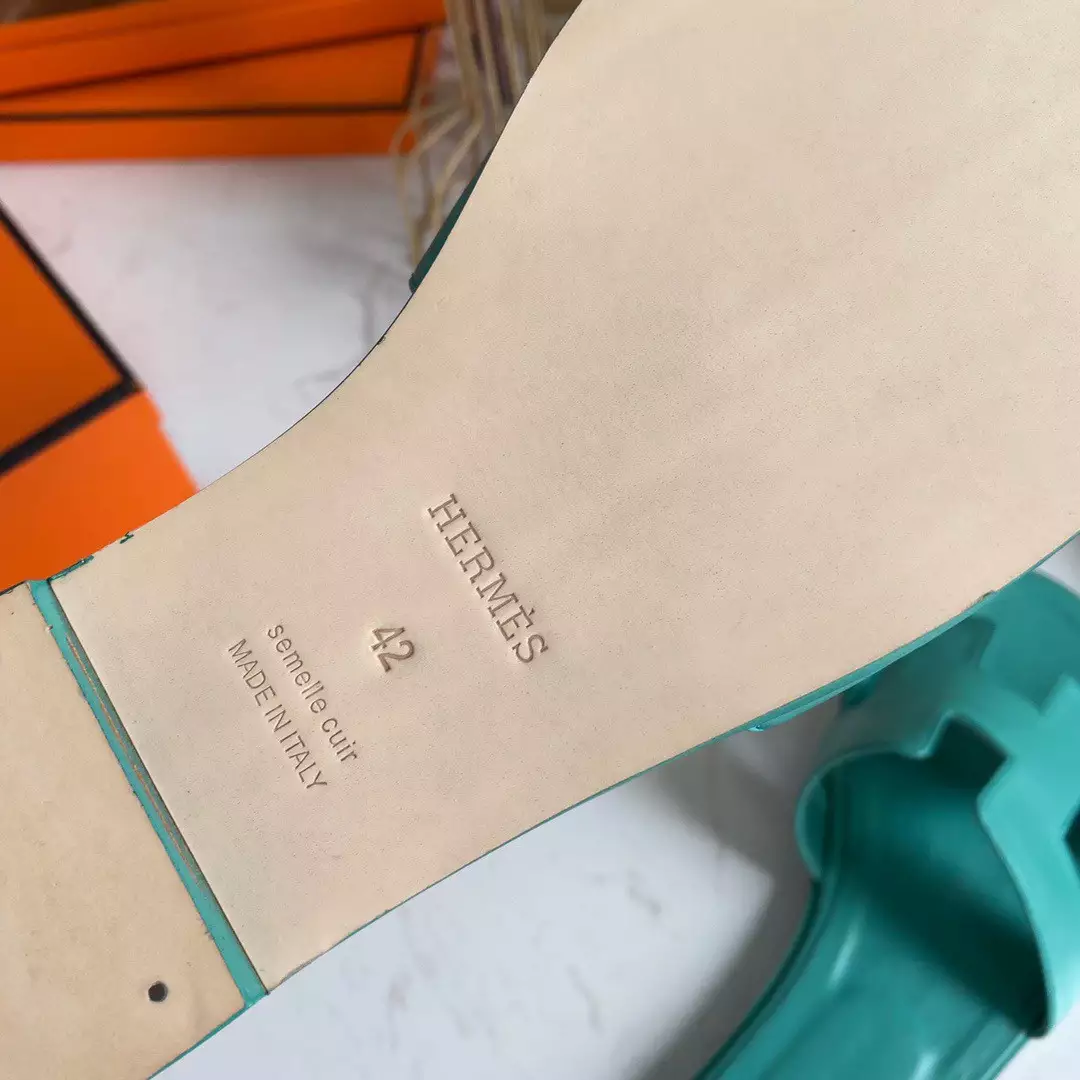 HERMES ORAN SLIDE SANDALS IN LAKE GREEN SWIFT CALFSKIN – HMSD118