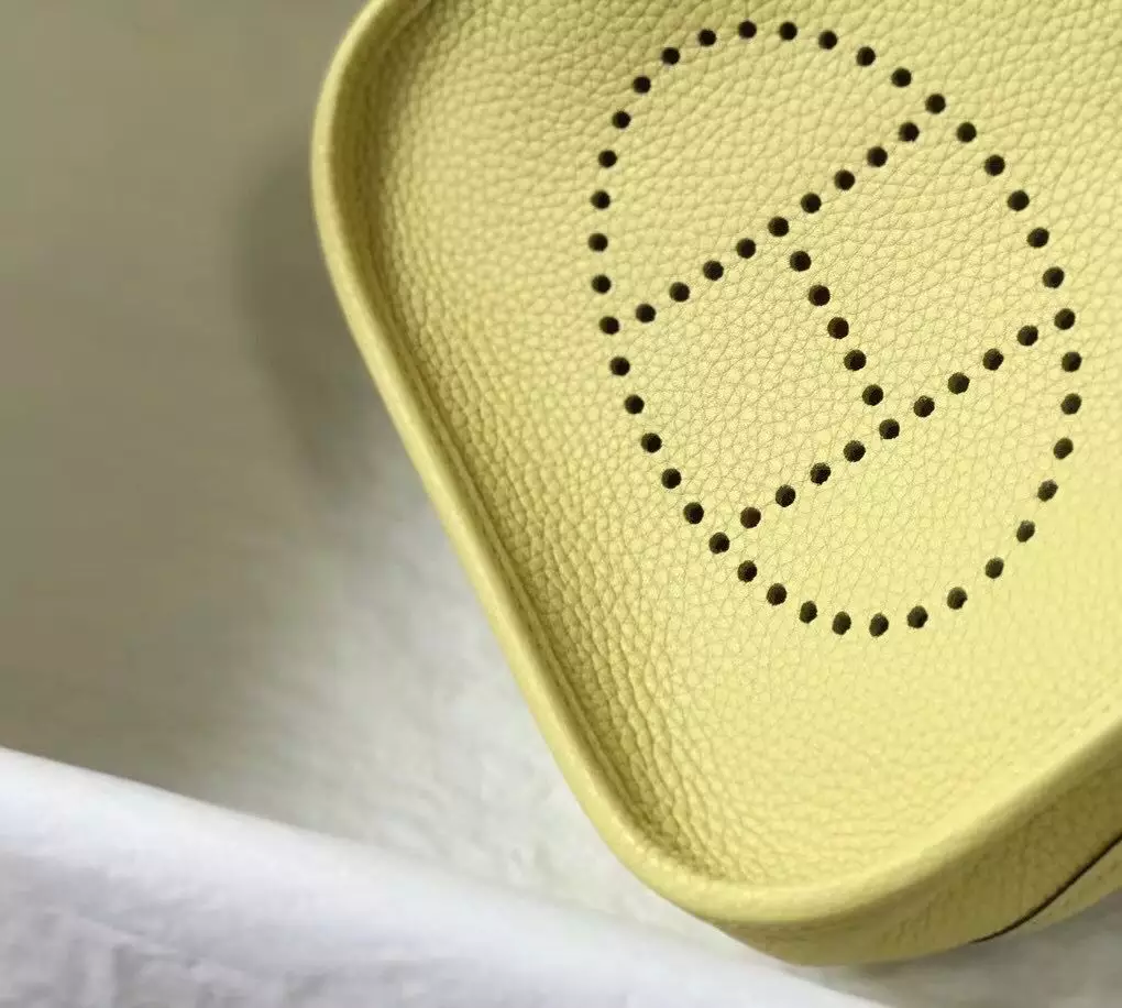 Hermes Evelyne III TPM Mini Bag In Jaune Poussin Clemence Leather – HW046