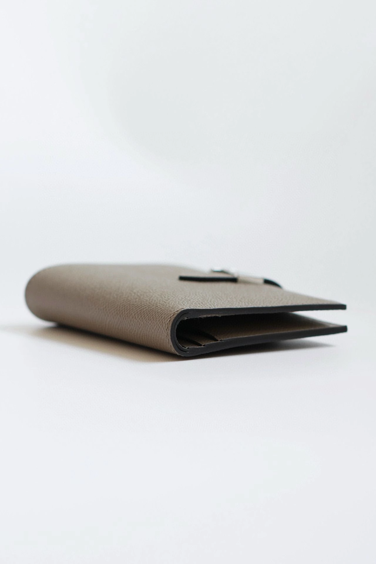 Hermes Bearn Compact Handmade Wallet in Gris Asphalt Epsom Calfskin – HW153