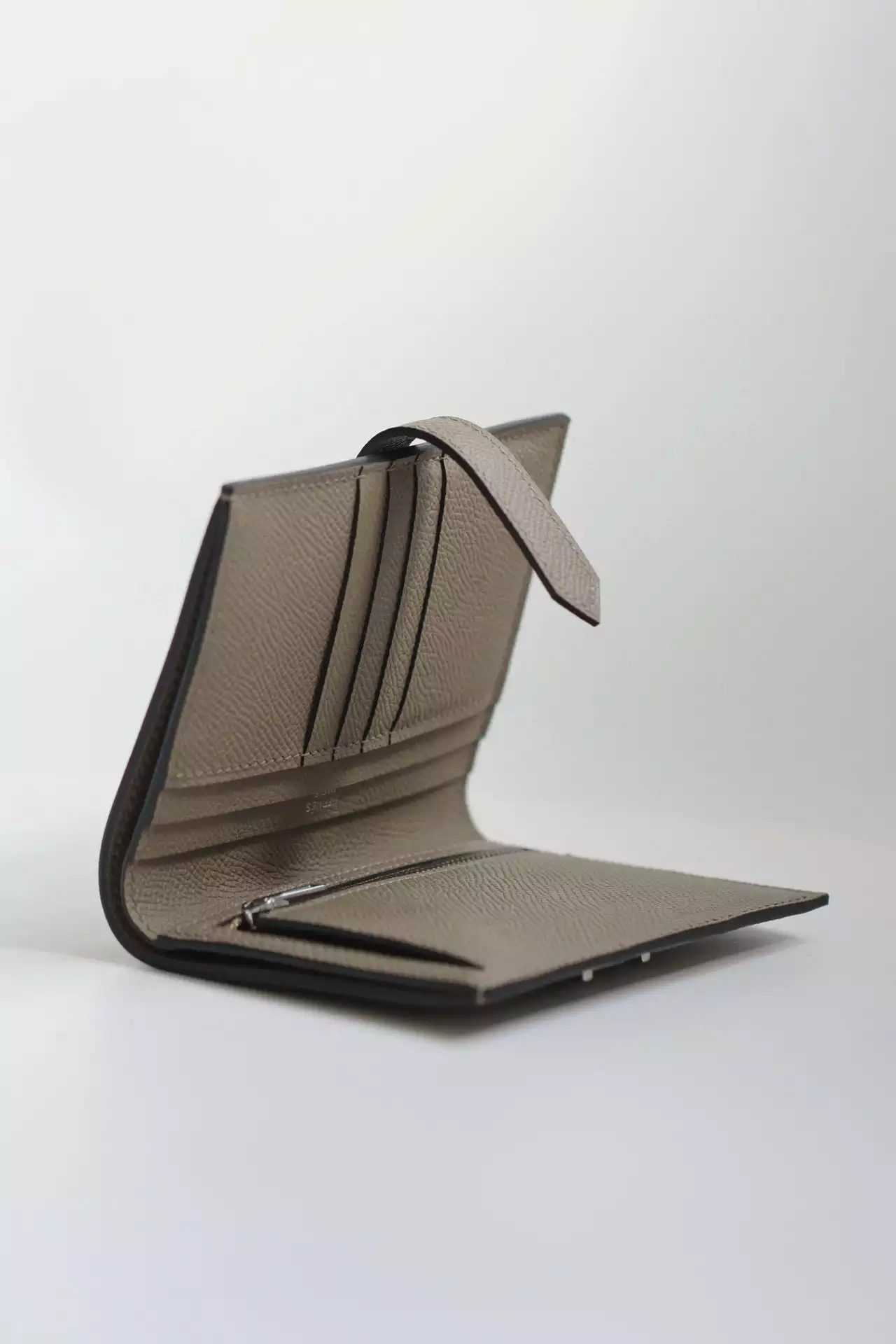 Hermes Bearn Compact Handmade Wallet in Gris Asphalt Epsom Calfskin – HW153