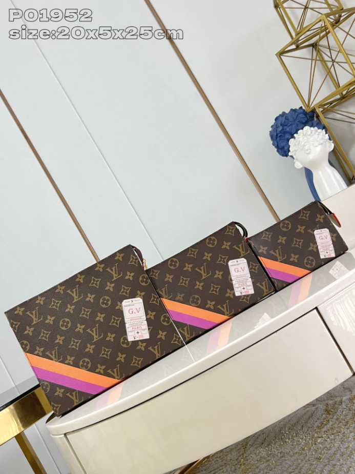 TRIO TOILET POUCH MON MONOGRAM P01952 – LW384