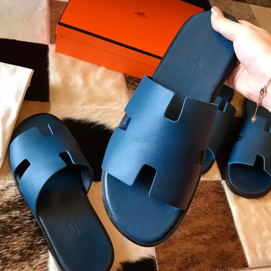 HERMES MEN’S IZMIR SANDALS IN COLVERT EPSOM CALFSKIN – HMSD025