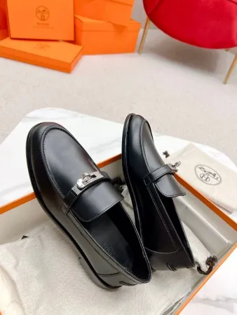 Hermes Women’s Destin Loafers in Black Leather – HM073