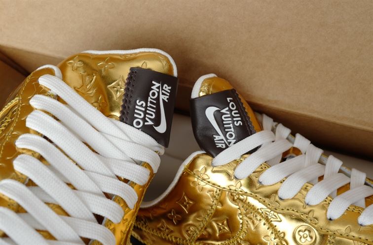 LOUIS VUITTON X NIKE AIR FORCE 1 LOW-TOP SNEAKERS IN GOLD – LVS114