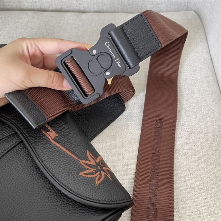 DIOR CACTUS JACK DIOR SADDLE BAG BLACK GRAINED CALFSKIN WITH EMBROIDERED SIGNATURE – DIO019