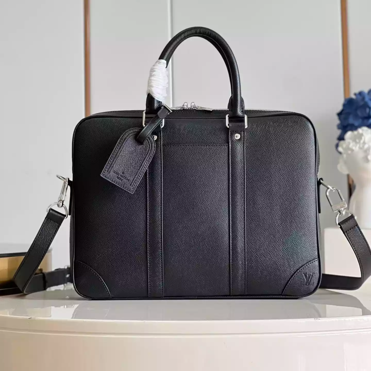 PORTE-DOCUMENTS VOYAGE PM BRIEFCASE TAIGA LEATHER M30925 – LW329