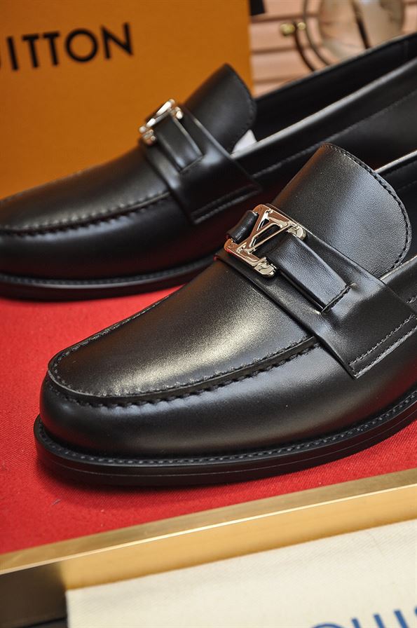 LOUIS VUITTON MAJOR LOAFER – VL030