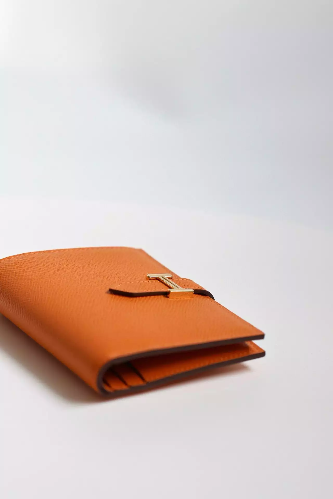 Hermes Bearn Compact Handmade Wallet in Orange Epsom Calfskin – HW149
