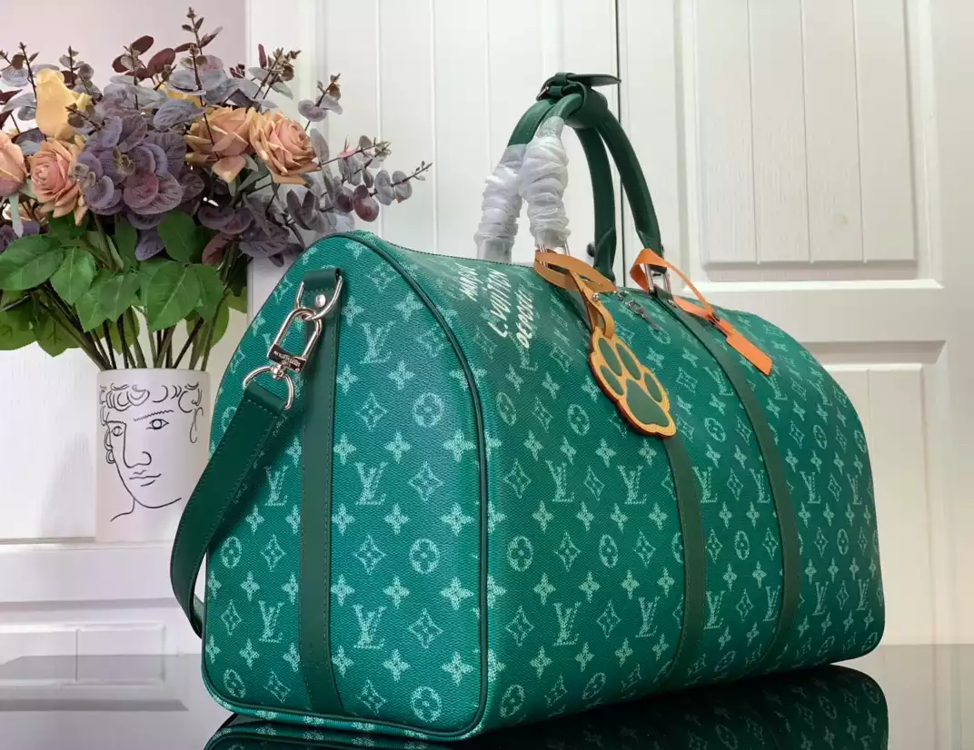 Louis Vuitton Keepall Bandoulière 50 Bag in Green – LW174