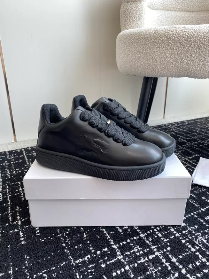 BURBERRY LEATHER BOX SNEAKERS – BBR099