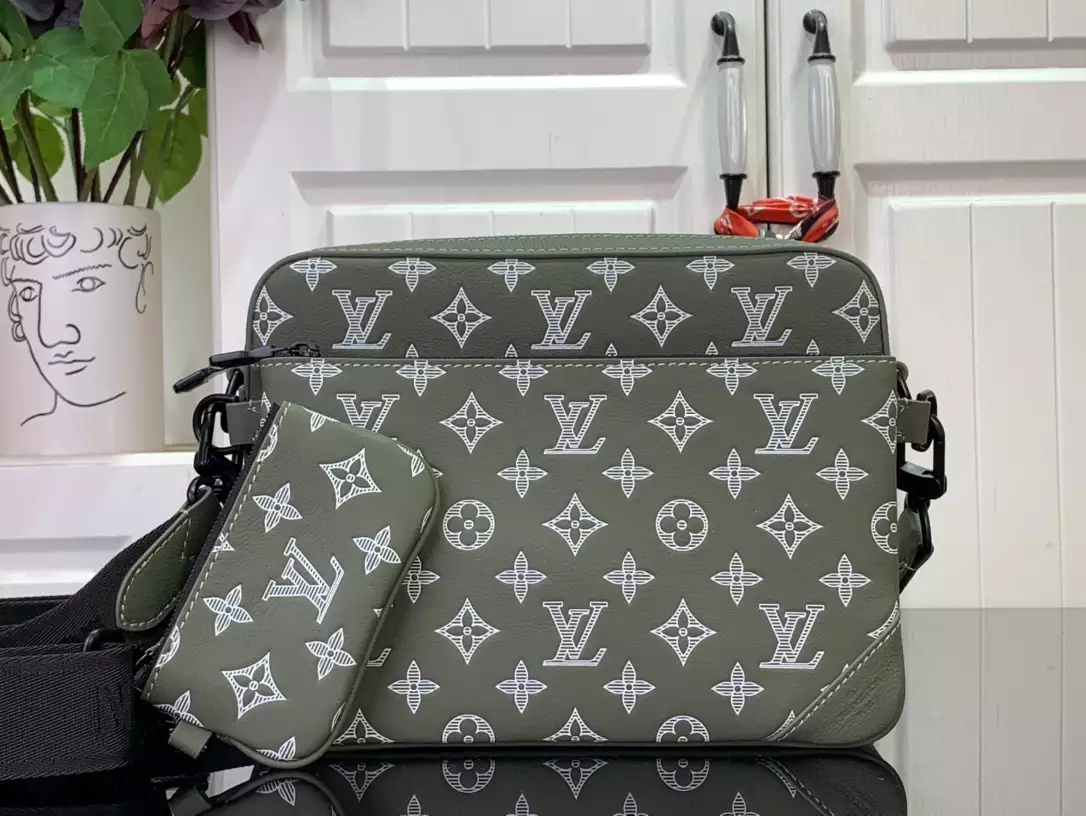 Louis Vuitton Trio Messenger Bag – LW143