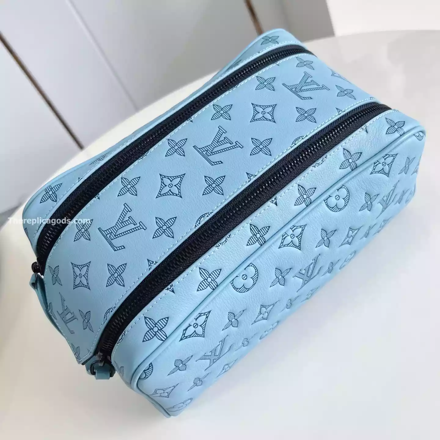 DOPP KIT BLUE MONOGRAM SHADOW – LW302