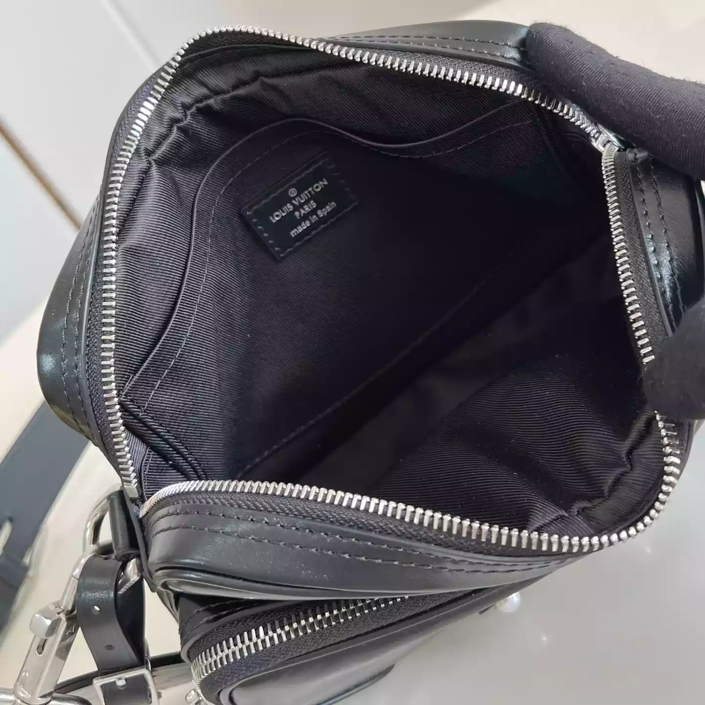 NIL CITY BAG BLACK CALF LEATHER M13987 – LW285