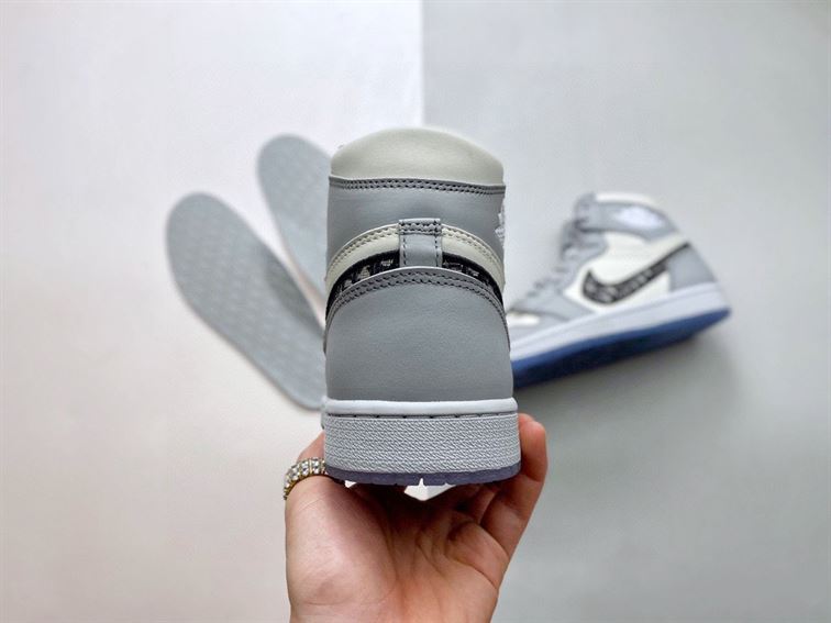 DIOR AIR JORDAN 1 HIGH OG – DO061