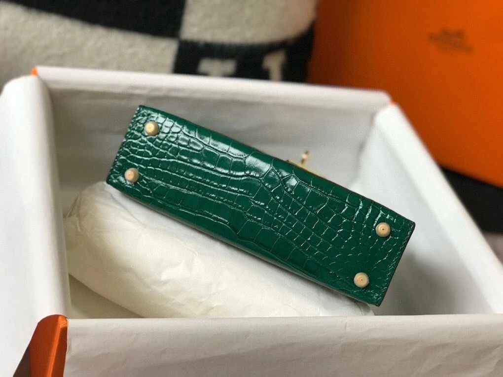 Hermes Kelly Mini II Bag In Green Embossed Crocodile Leather – HW130